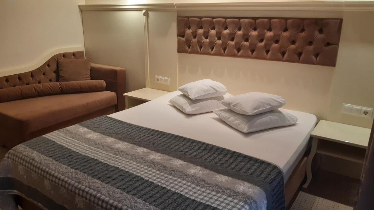 Hotel Holiday Maria Băile Herculane Eksteriør bilde