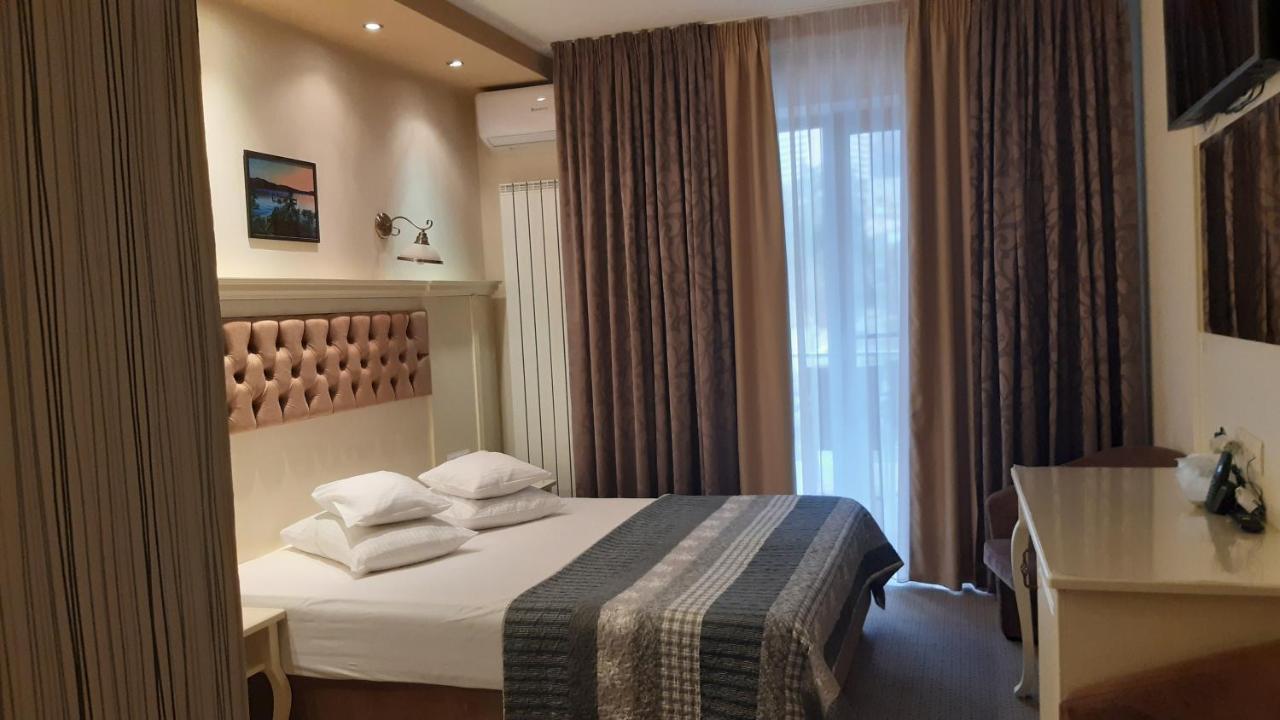 Hotel Holiday Maria Băile Herculane Eksteriør bilde