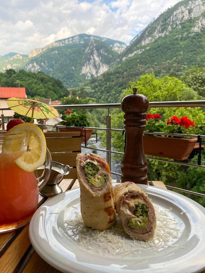 Hotel Holiday Maria Băile Herculane Eksteriør bilde