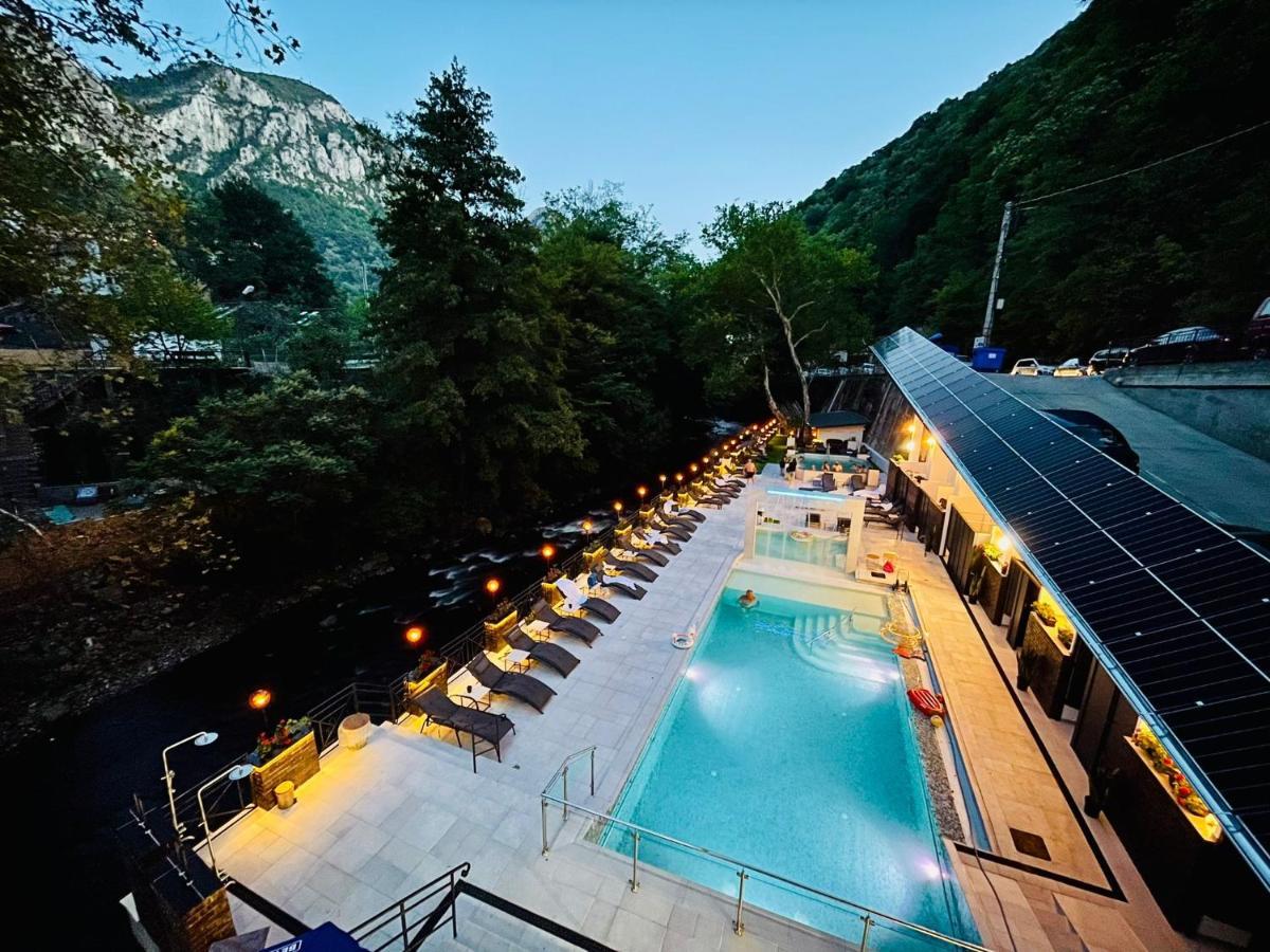 Hotel Holiday Maria Băile Herculane Eksteriør bilde