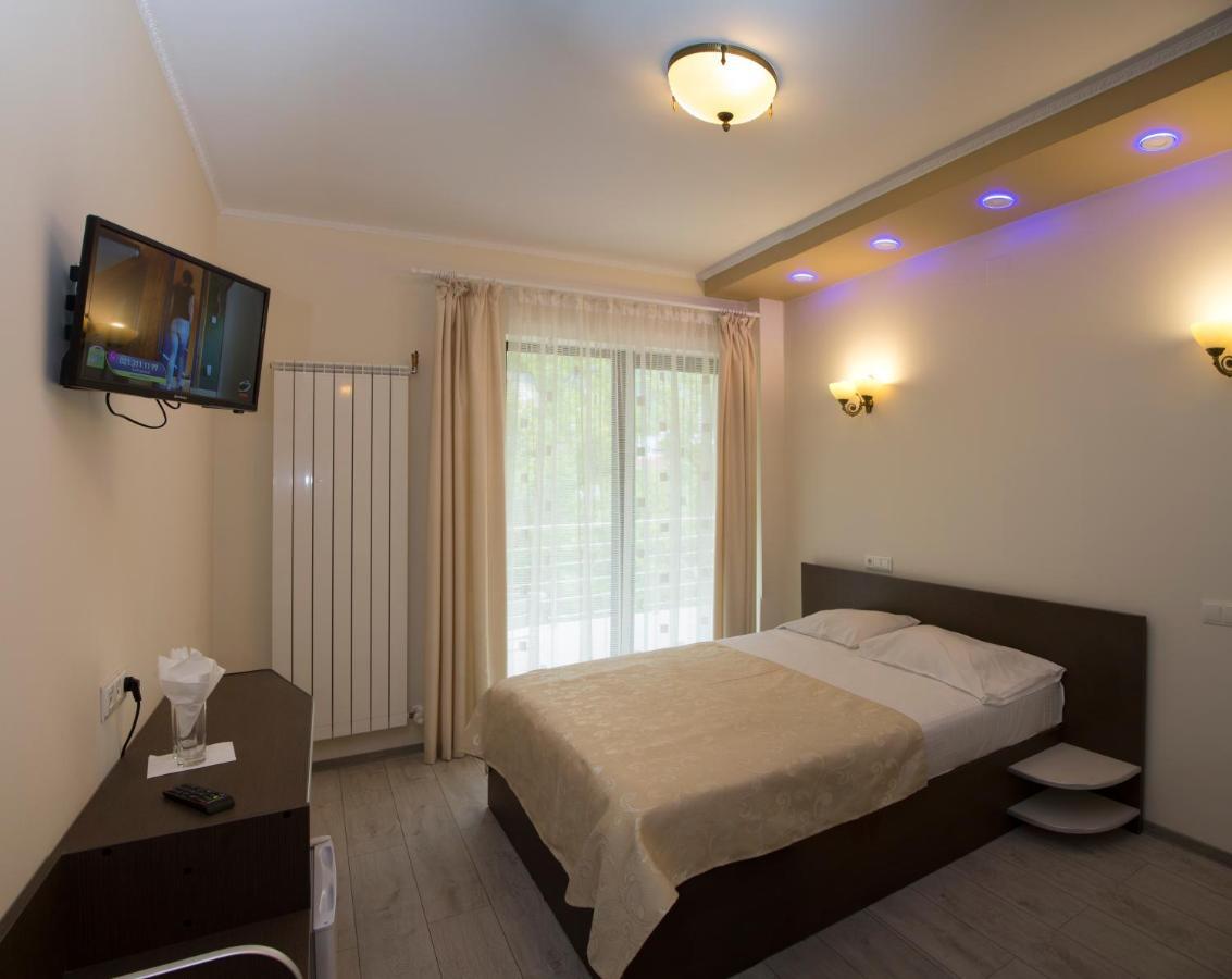 Hotel Holiday Maria Băile Herculane Eksteriør bilde