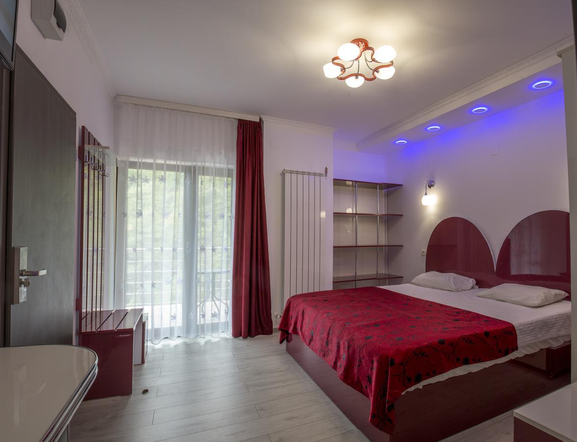 Hotel Holiday Maria Băile Herculane Eksteriør bilde