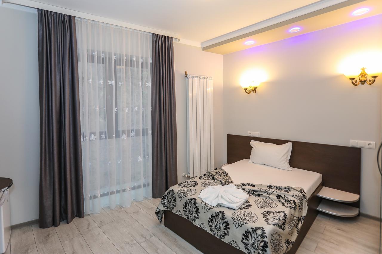 Hotel Holiday Maria Băile Herculane Eksteriør bilde