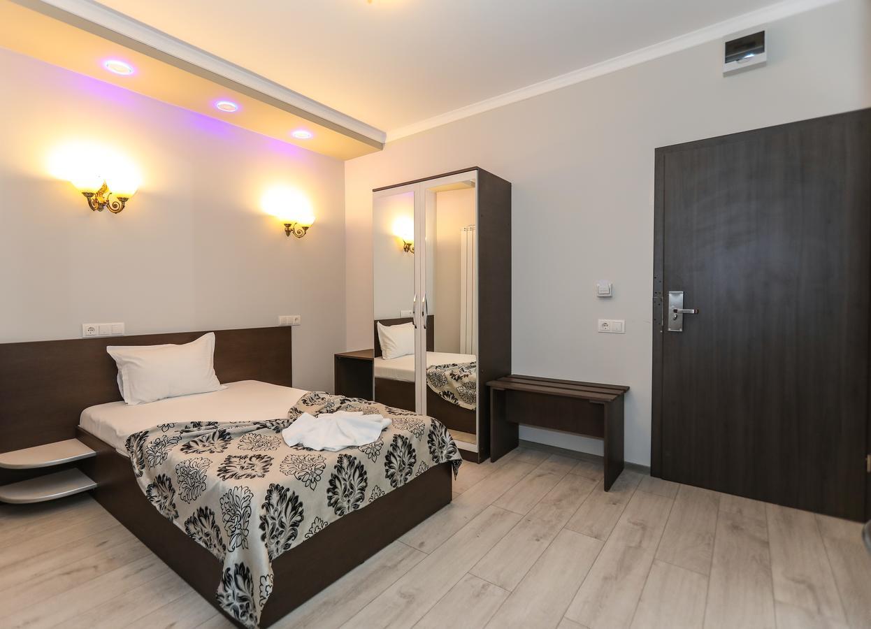 Hotel Holiday Maria Băile Herculane Eksteriør bilde
