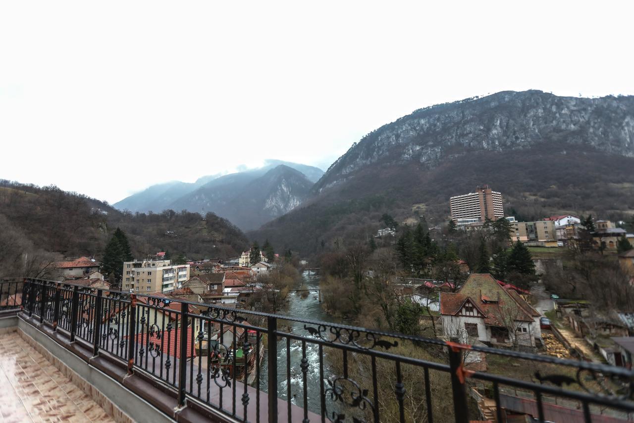 Hotel Holiday Maria Băile Herculane Eksteriør bilde