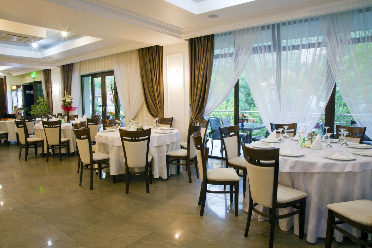 Hotel Holiday Maria Băile Herculane Eksteriør bilde