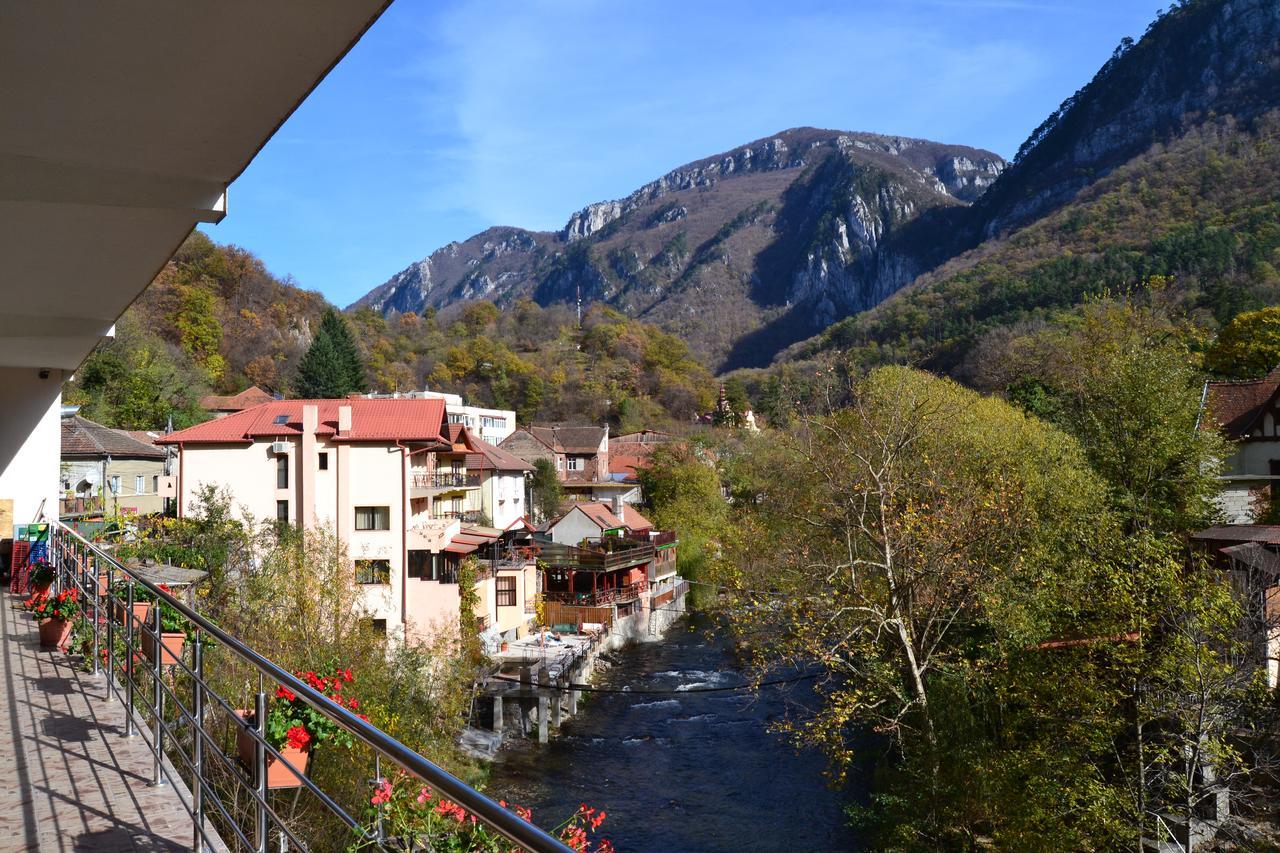 Hotel Holiday Maria Băile Herculane Eksteriør bilde