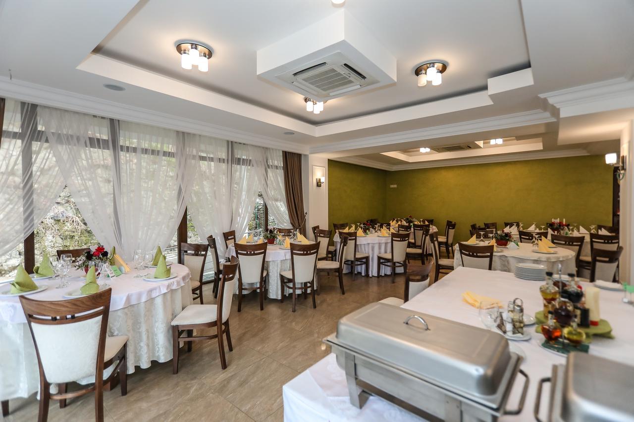 Hotel Holiday Maria Băile Herculane Eksteriør bilde