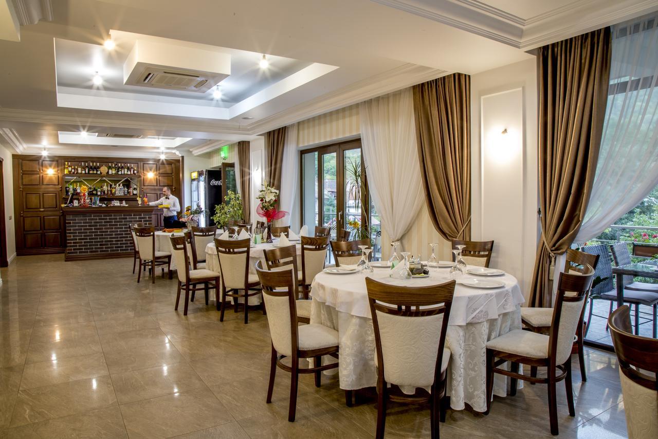 Hotel Holiday Maria Băile Herculane Eksteriør bilde
