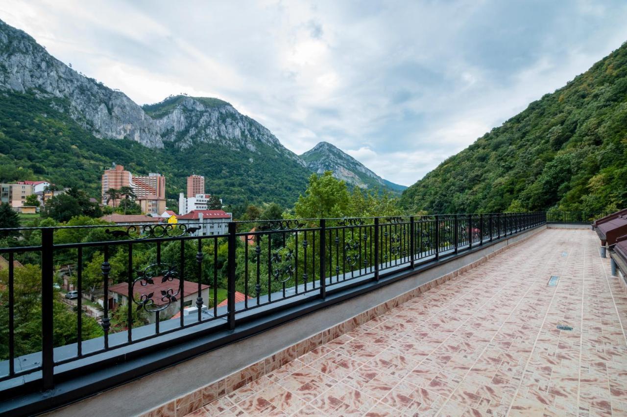 Hotel Holiday Maria Băile Herculane Eksteriør bilde
